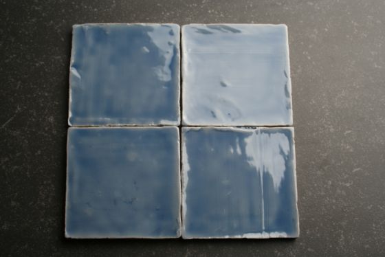 Hand-Form 10 x 10 blaue Fliesen